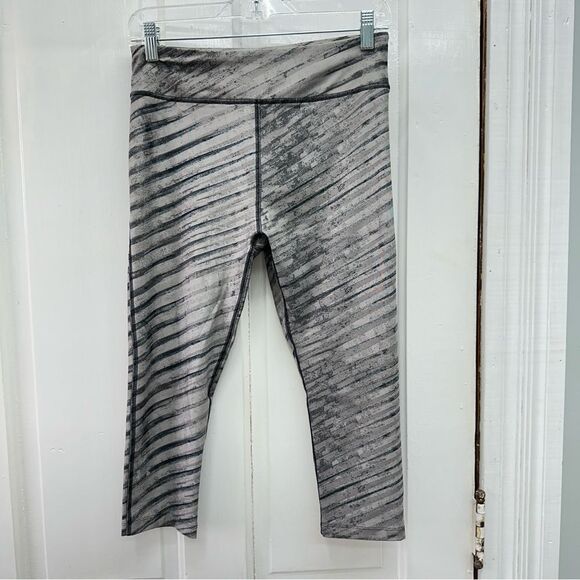 Under Armour heat gear compression capri capris leggings women's medium grey - Picture 1 of 4